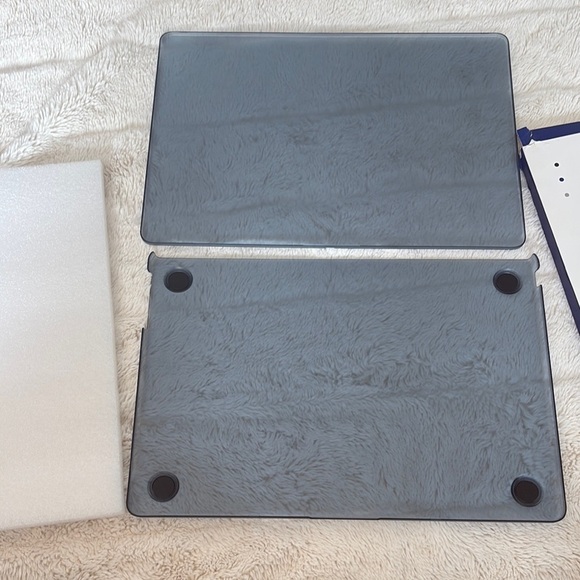 Blue transparent Hardshell Case for MacBook - Picture 3 of 7